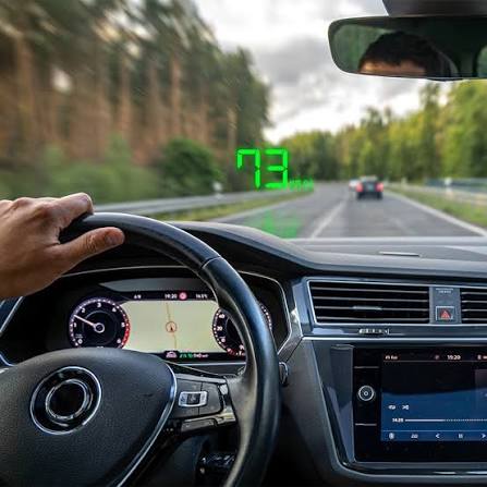 Emde DriveView HUD – Plug-and-Play GPS Speedometer for Any Car